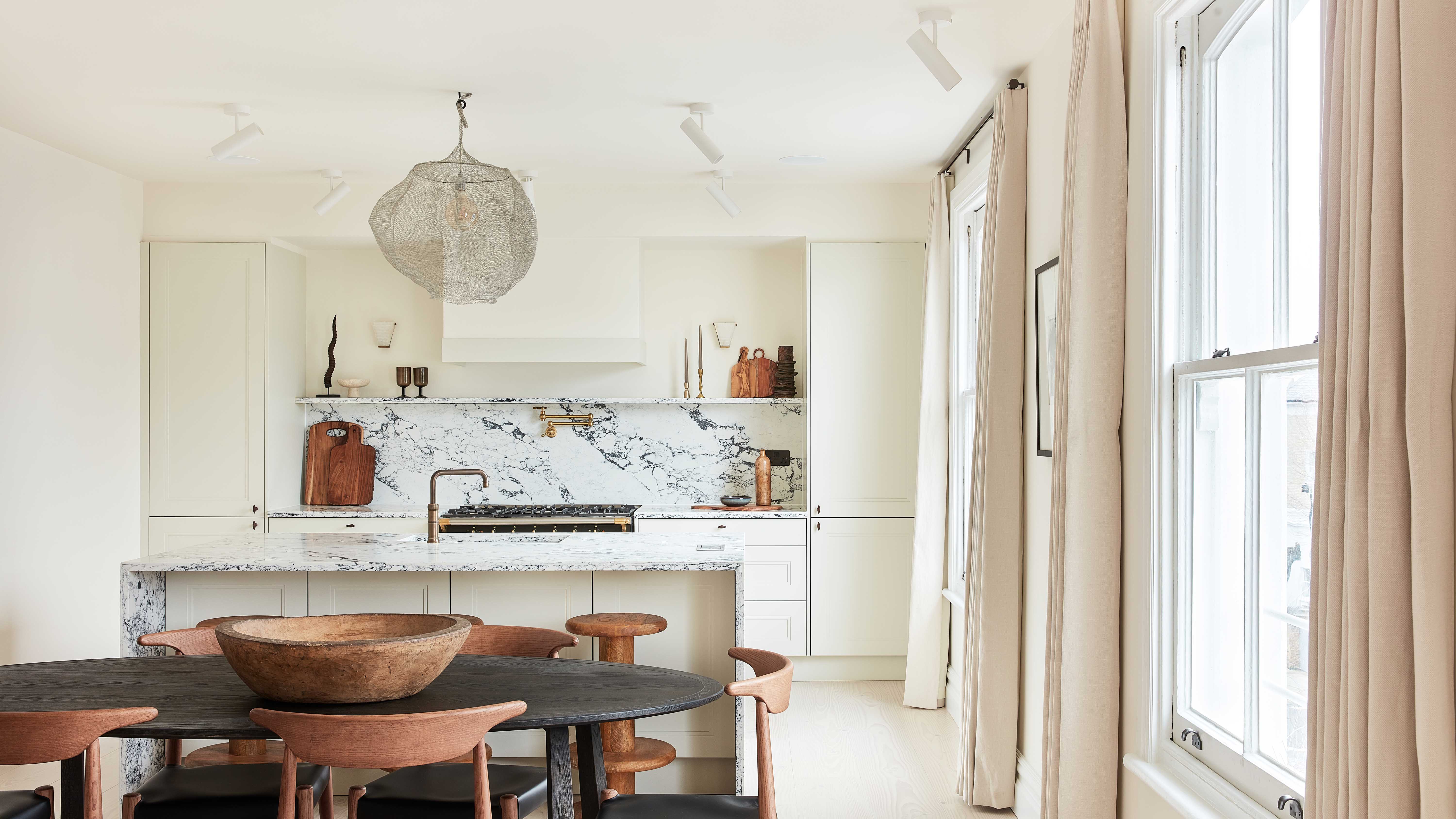 White Shaker kitchen in North Kensington